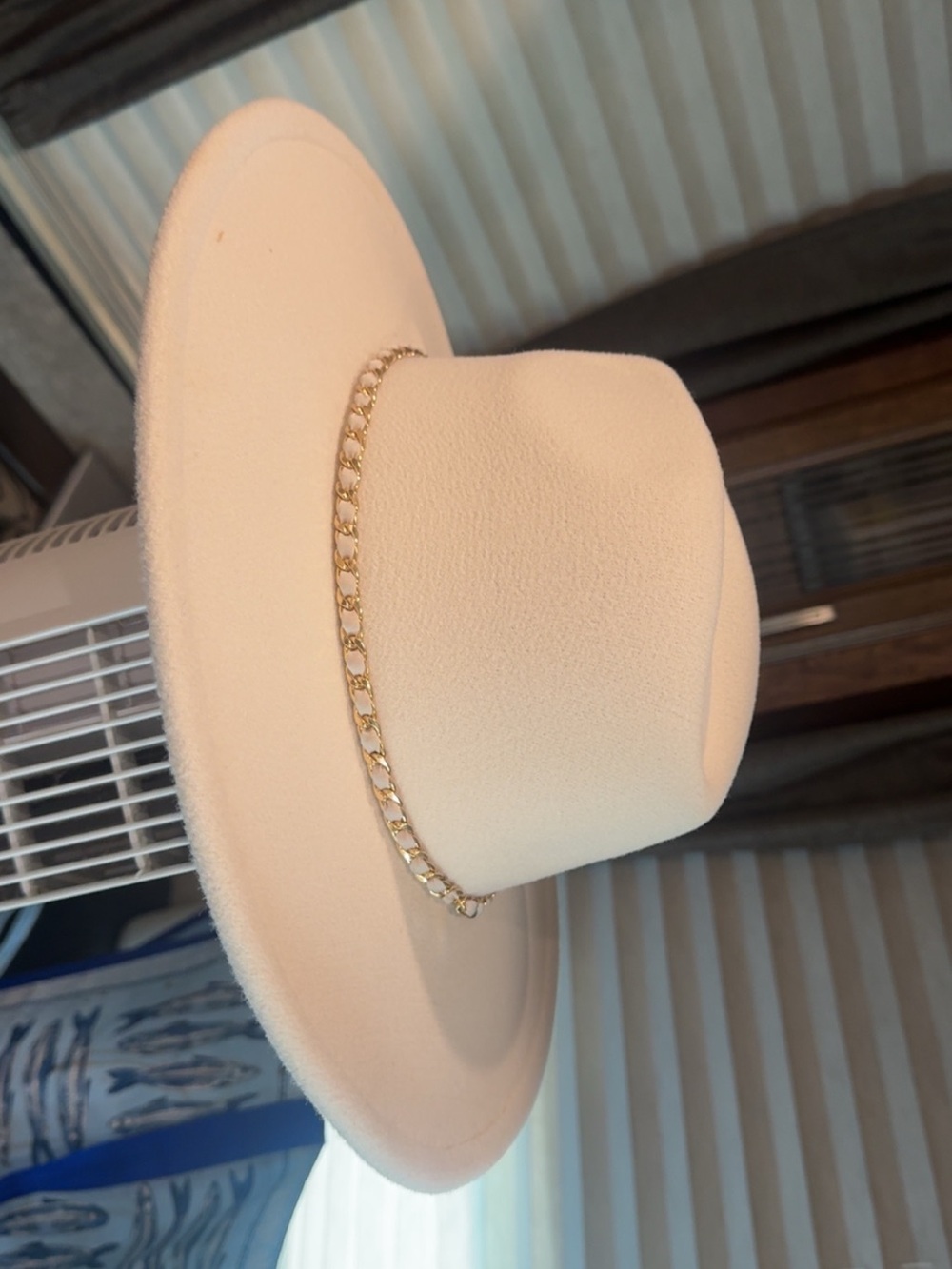 Buckle Cream Felt Fedora with Gold Chain